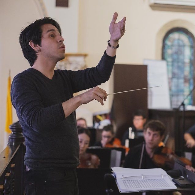 Adán Fernández conducting